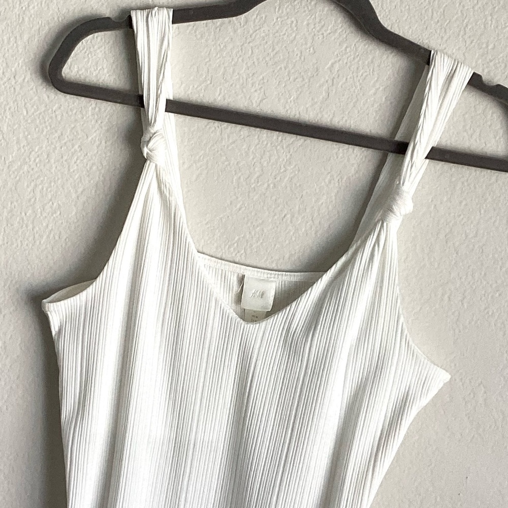 \H&M\• White Crop Tank - Picture 3 of 13
